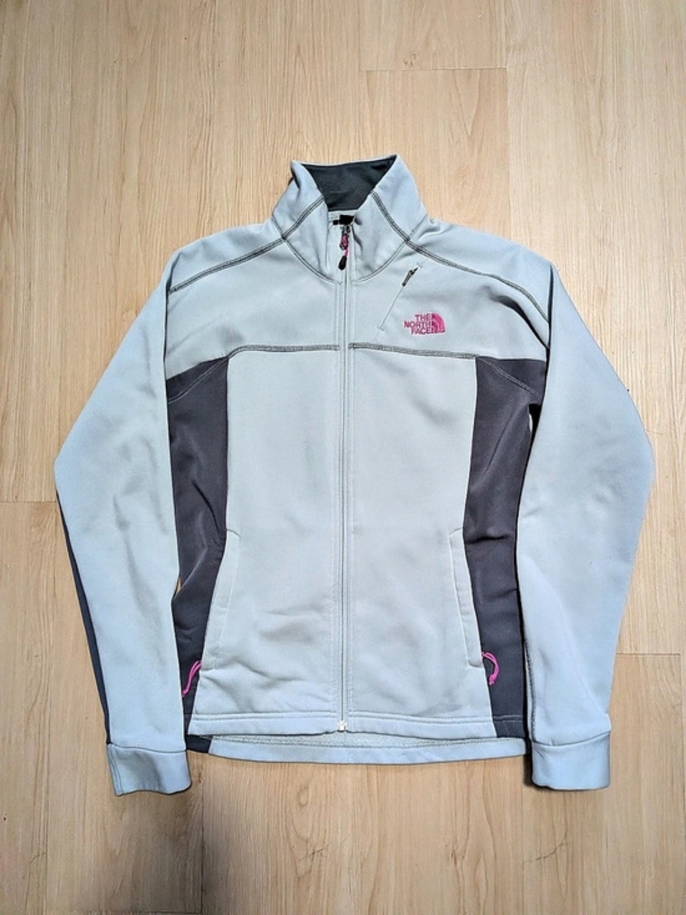 The North Face Women's Momentum Jacket  small